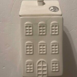 NWT- Kirkton House Village House Candle Caramel Apple Spice
